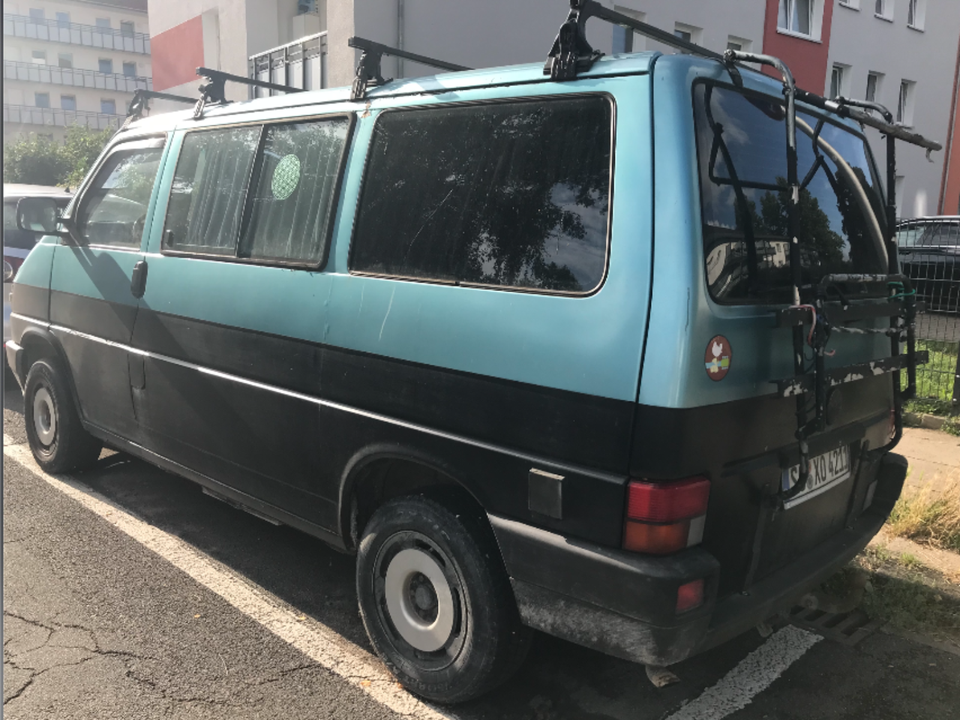 VW T4 Multivan пробіг: 386000 рік: September 1991 Diesel потужність:75 PS коробка: Manuell ціна: 2390 - Фото 0
