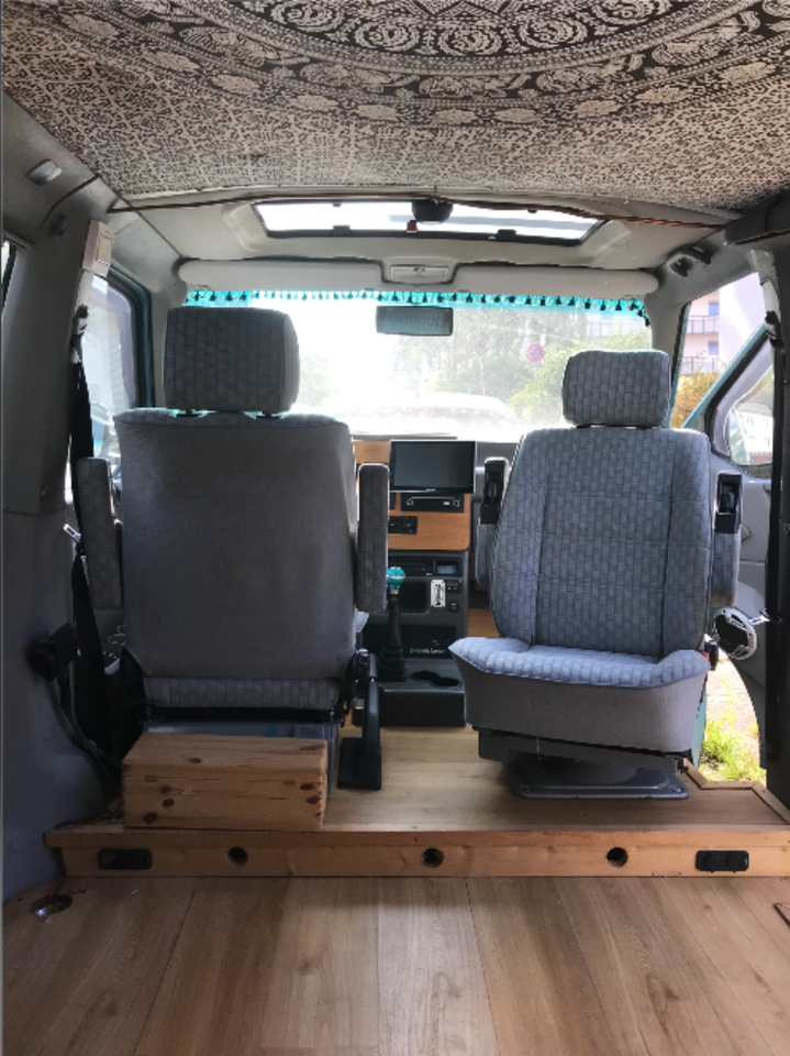 VW T4 Multivan пробіг: 386000 рік: September 1991 Diesel потужність:75 PS коробка: Manuell ціна: 2390 - Фото 11