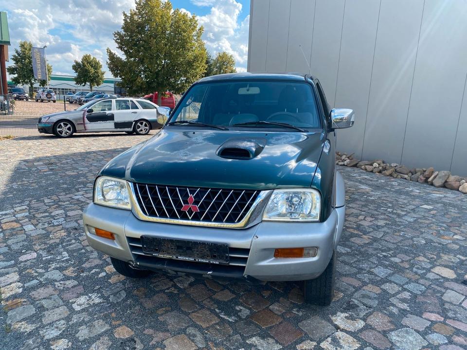 Mitsubishi L200 AHK пробіг: 139450 рік: Juni 2003 Diesel потужність:116 PS коробка: Manuell ціна: 4990 Grün - Фото 13