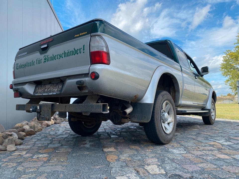 Mitsubishi L200 AHK пробіг: 139450 рік: Juni 2003 Diesel потужність:116 PS коробка: Manuell ціна: 4990 Grün - Фото 4