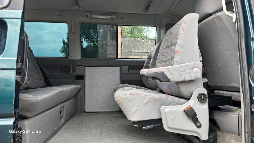 T4 Multivan  2.5 Diesel пробіг: 326712 рік: April 1998 Diesel потужність:102 PS коробка: Manuell ціна: 3499 - Фото 10