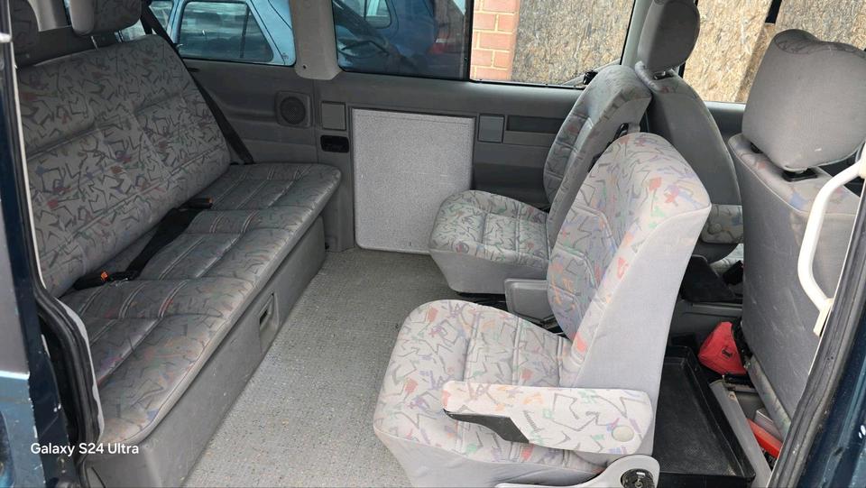 T4 Multivan  2.5 Diesel пробіг: 326712 рік: April 1998 Diesel потужність:102 PS коробка: Manuell ціна: 3499 - Фото 2