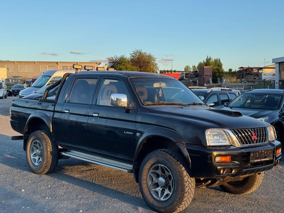 Mitsubishi L200 пробіг: 242824 рік: August 2003 Diesel потужність:116 PS коробка: Manuell ціна: 4499 - Фото 3