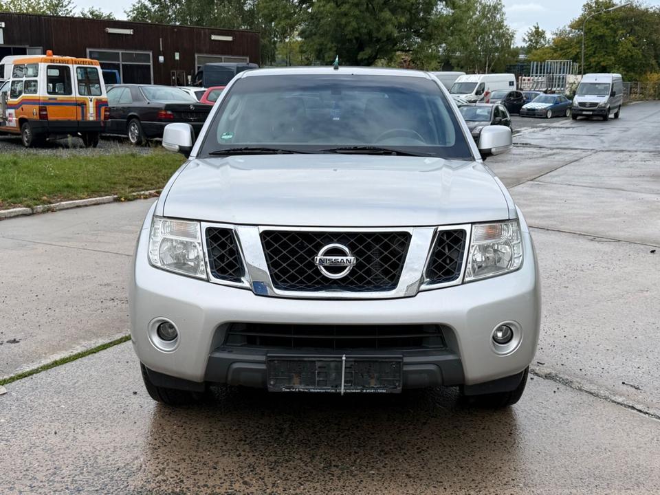 Nissan Navara Pickup Double Cab SE 4X4 пробіг: 340000 рік: August 2011 Diesel потужність:190 PS коробка: Automatik ціна: 5690 - Фото 1