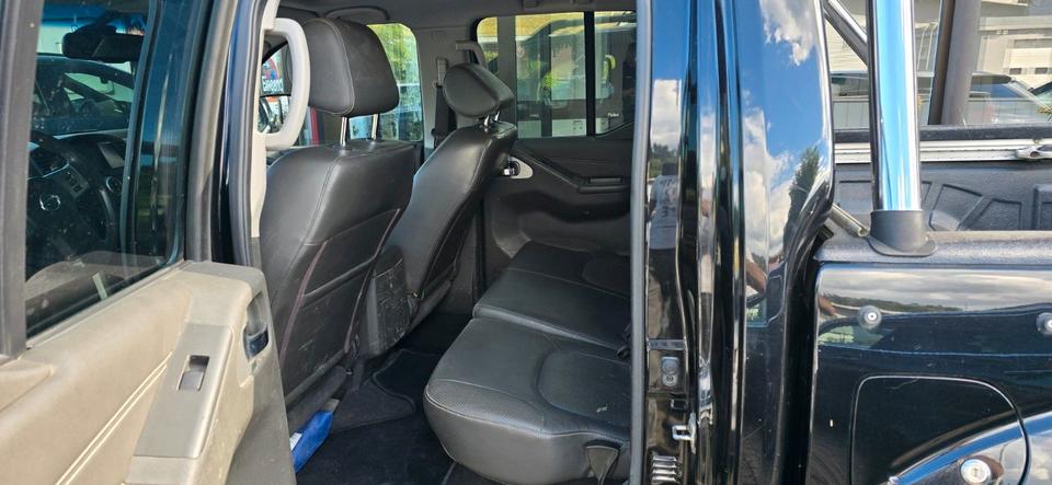 Nissan Navara Pickup Double Cab LE V6 4X4 пробіг: 175500 рік: Juli 2012 Diesel потужність:231 PS коробка: Automatik ціна: 5500 - Фото 9