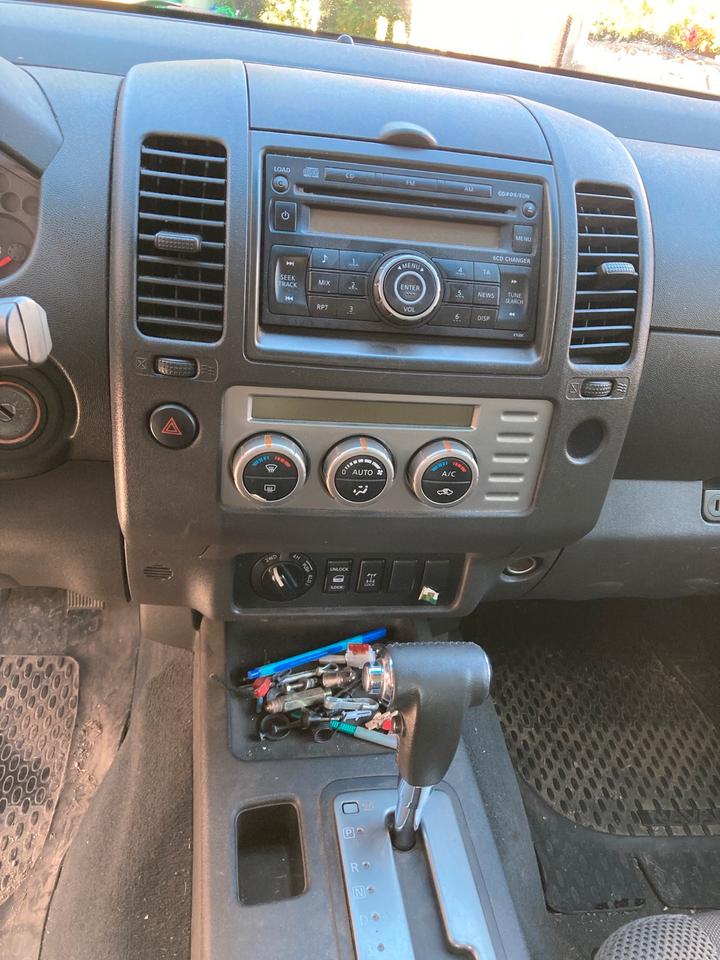 Nissan Navara D40 4x4 Diesel 171Ps Allrad mit Sperre untersetzung пробіг: 311400 рік: Juni 2007 Diesel потужність:171 PS коробка: Automatik ціна: 4999 - Фото 14