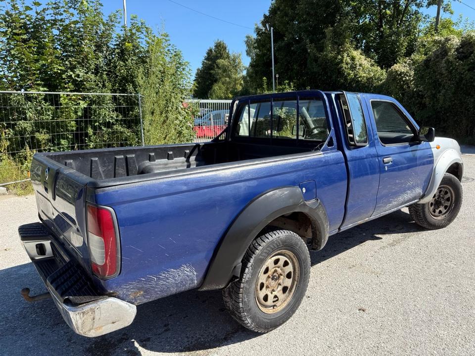 Nissan Navara 2.5DI 4x4 пробіг: 230000 рік: Oktober 2003 Diesel потужність:133 PS коробка: Manuell ціна: 3700 - Фото 4