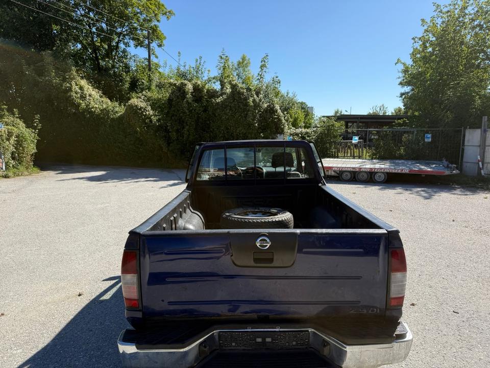 Nissan Navara 2.5DI 4x4 пробіг: 230000 рік: Oktober 2003 Diesel потужність:133 PS коробка: Manuell ціна: 3700 - Фото 5