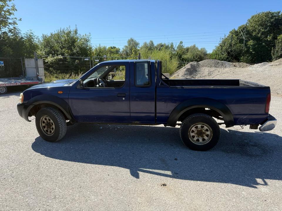 Nissan Navara 2.5DI 4x4 пробіг: 230000 рік: Oktober 2003 Diesel потужність:133 PS коробка: Manuell ціна: 3700 - Фото 7