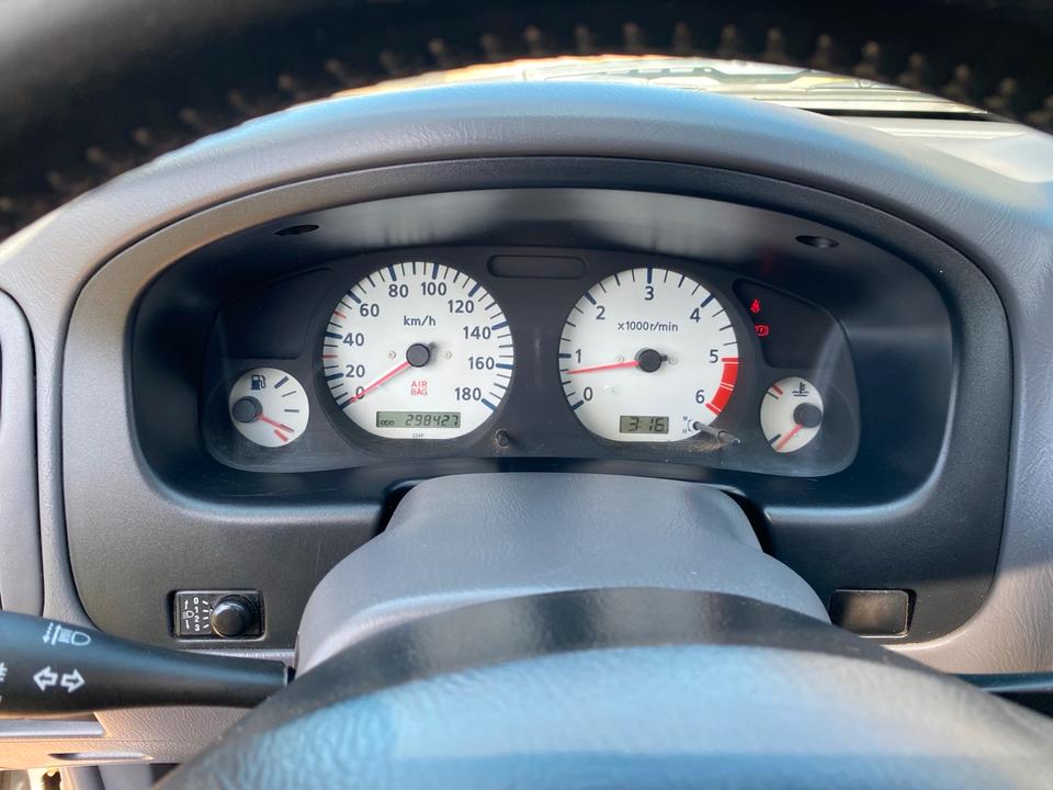 Nissan pick up 4x4  d22 пробіг: 298000 рік: Januar 2002 Diesel потужність:103 PS коробка: Manuell ціна: 4200 - Фото 11