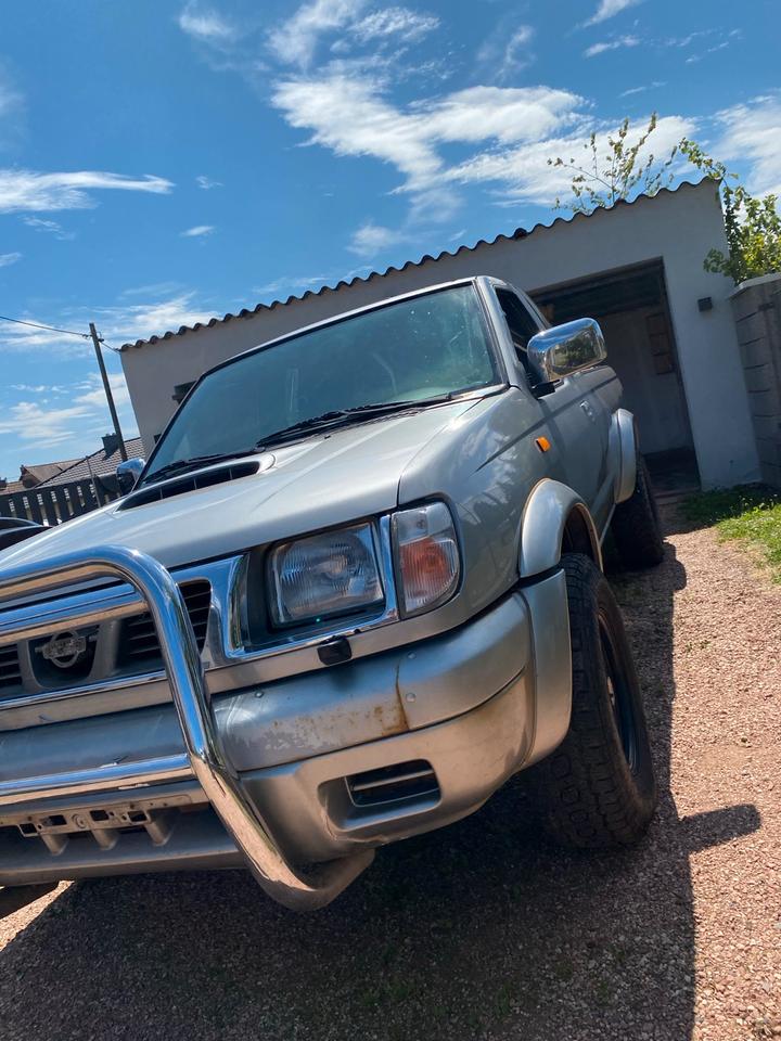 Nissan pick up 4x4  d22 пробіг: 298000 рік: Januar 2002 Diesel потужність:103 PS коробка: Manuell ціна: 4200 - Фото 2