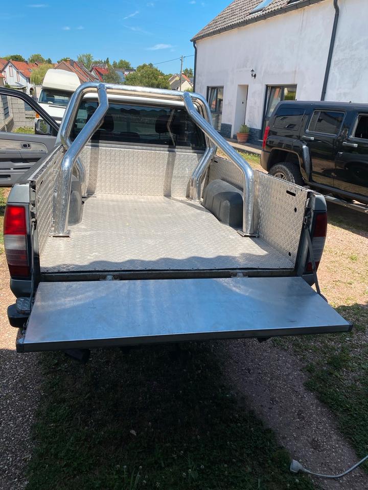 Nissan pick up 4x4  d22 пробіг: 298000 рік: Januar 2002 Diesel потужність:103 PS коробка: Manuell ціна: 4200 - Фото 4