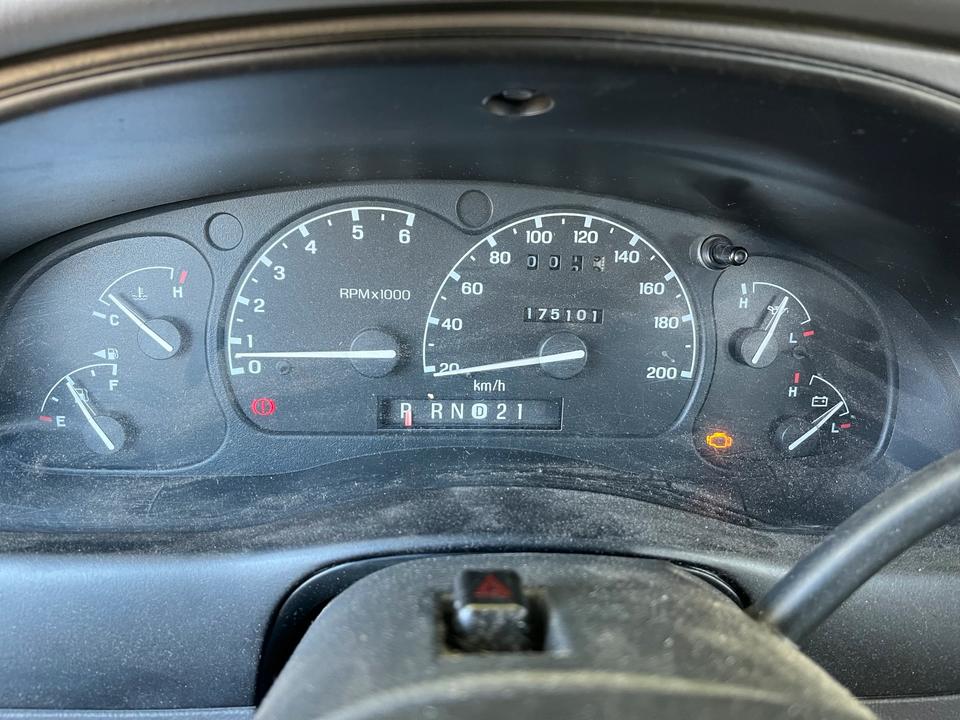 Ford Explorer U2 1999 4x4 пробіг: 175000 рік: Juni 1999 Benzin коробка: Automatik SUV/Geländewagen ціна: 2500 - Фото 1