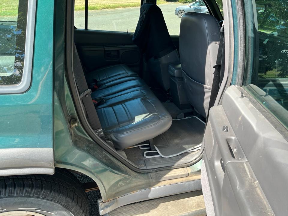 Ford Explorer U2 1999 4x4 пробіг: 175000 рік: Juni 1999 Benzin коробка: Automatik SUV/Geländewagen ціна: 2500 - Фото 6