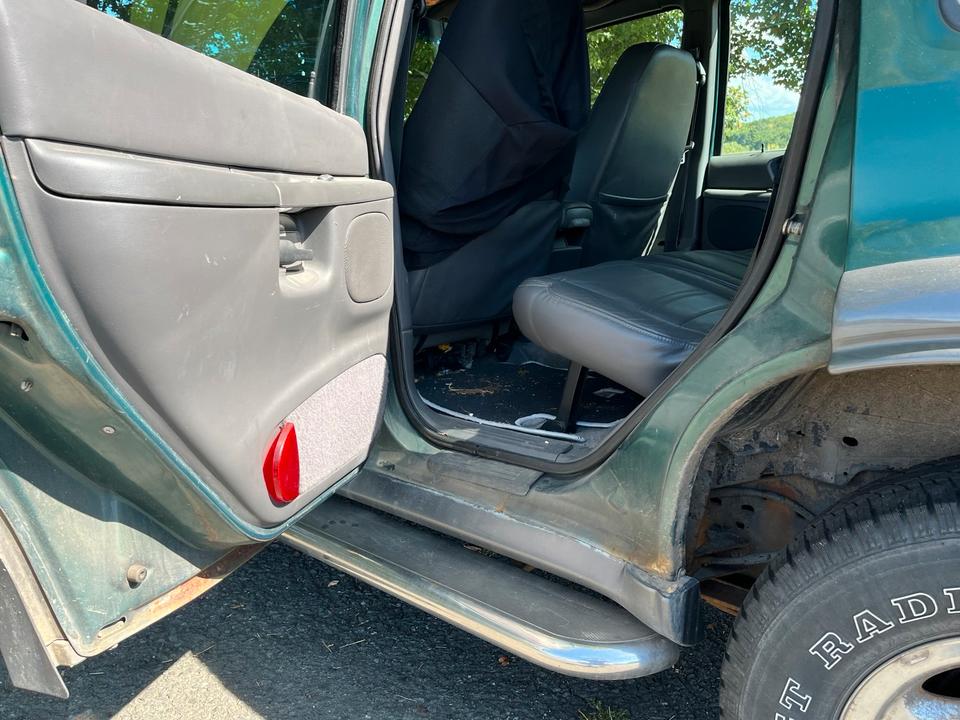 Ford Explorer U2 1999 4x4 пробіг: 175000 рік: Juni 1999 Benzin коробка: Automatik SUV/Geländewagen ціна: 2500 - Фото 7