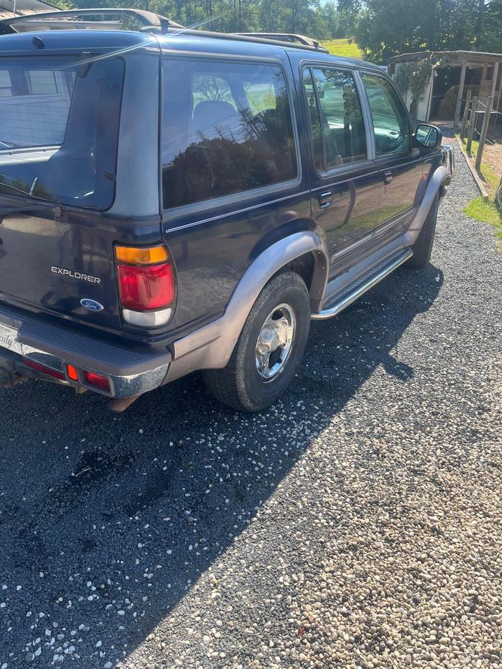 Ford Explorer U2 4.0 V6 4x4 207PS Bastlerfahrzeug Explorer пробіг: 187161 рік: Oktober 1997 Benzin потужність:207 PS коробка: Automatik ціна: 1500 - Фото 4