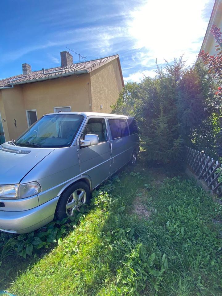Volkswagen T4 Multivan пробіг: 200000 рік: März 2001 Diesel потужність:151 PS коробка: Manuell ціна: 3500 - Фото 1