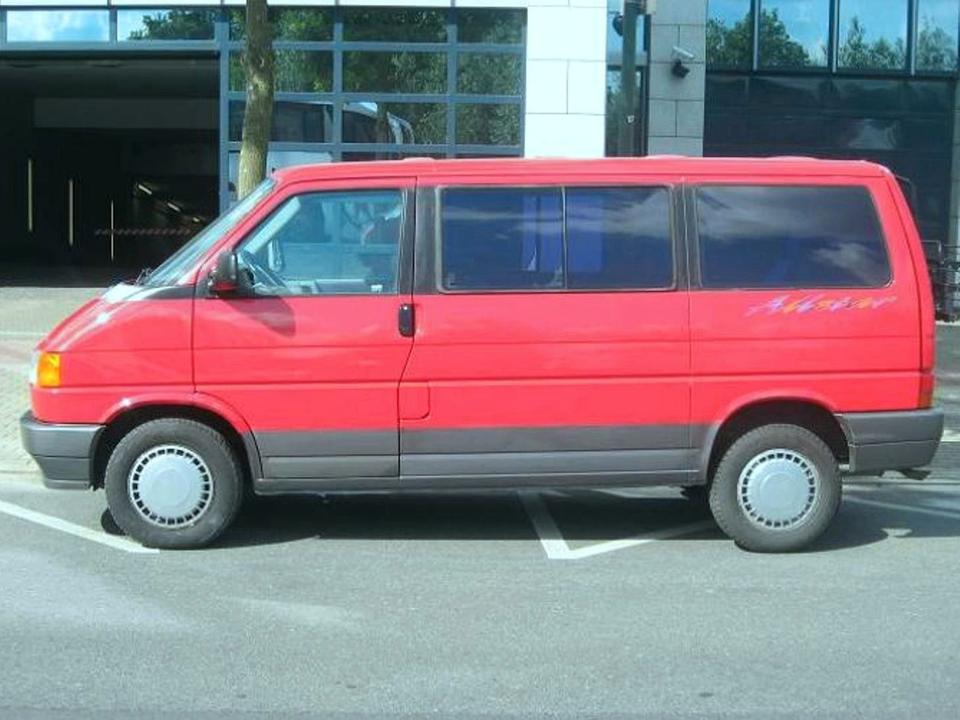 Volkswagen Allstar T4 Multivan 1.9 пробіг: 249123 рік: Oktober 1993 Diesel коробка: Manuell коробка: Manuell ціна: 2890 - Фото 0