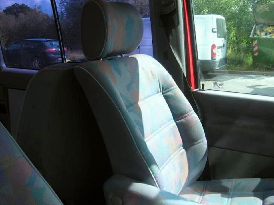 Volkswagen Allstar T4 Multivan 1.9 пробіг: 249123 рік: Oktober 1993 Diesel коробка: Manuell коробка: Manuell ціна: 2890 - Фото 9