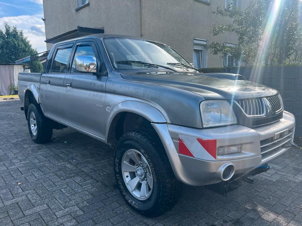 Mitsubishi l200 mit Klima пробіг: 211000 рік: April 2006 Diesel потужність:116 PS коробка: Manuell ціна: 5499 - Фото 1