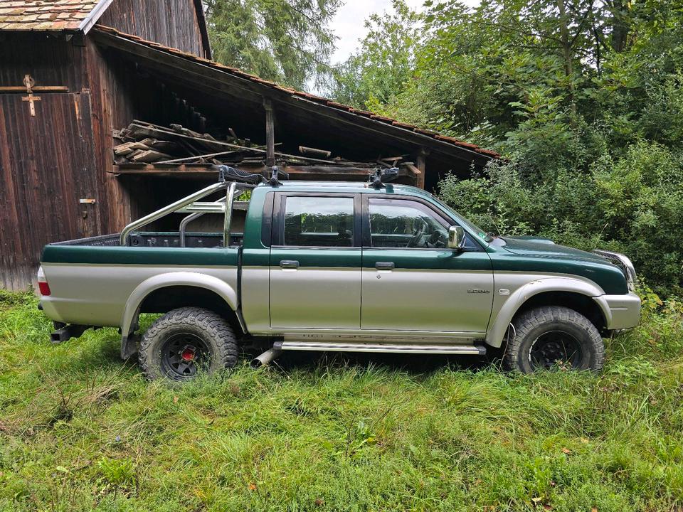 Mitsubishi L200 пробіг: 196097 рік: August 2003 Diesel потужність:133 PS коробка: Automatik ціна: 6000 - Фото 0