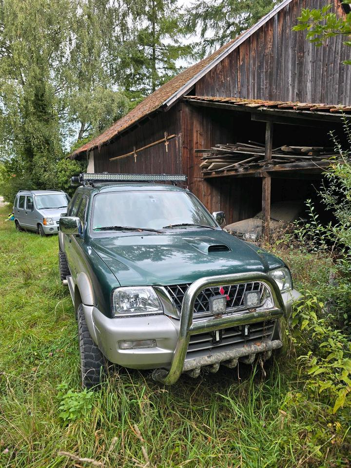Mitsubishi L200 пробіг: 196097 рік: August 2003 Diesel потужність:133 PS коробка: Automatik ціна: 6000 - Фото 1