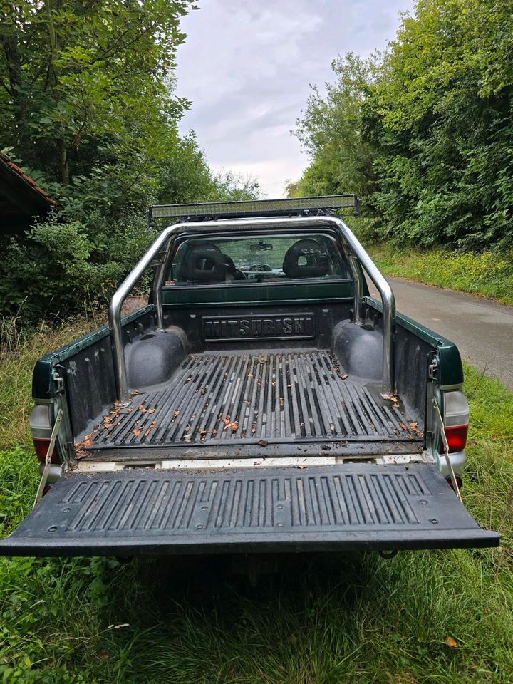 Mitsubishi L200 пробіг: 196097 рік: August 2003 Diesel потужність:133 PS коробка: Automatik ціна: 6000 - Фото 4