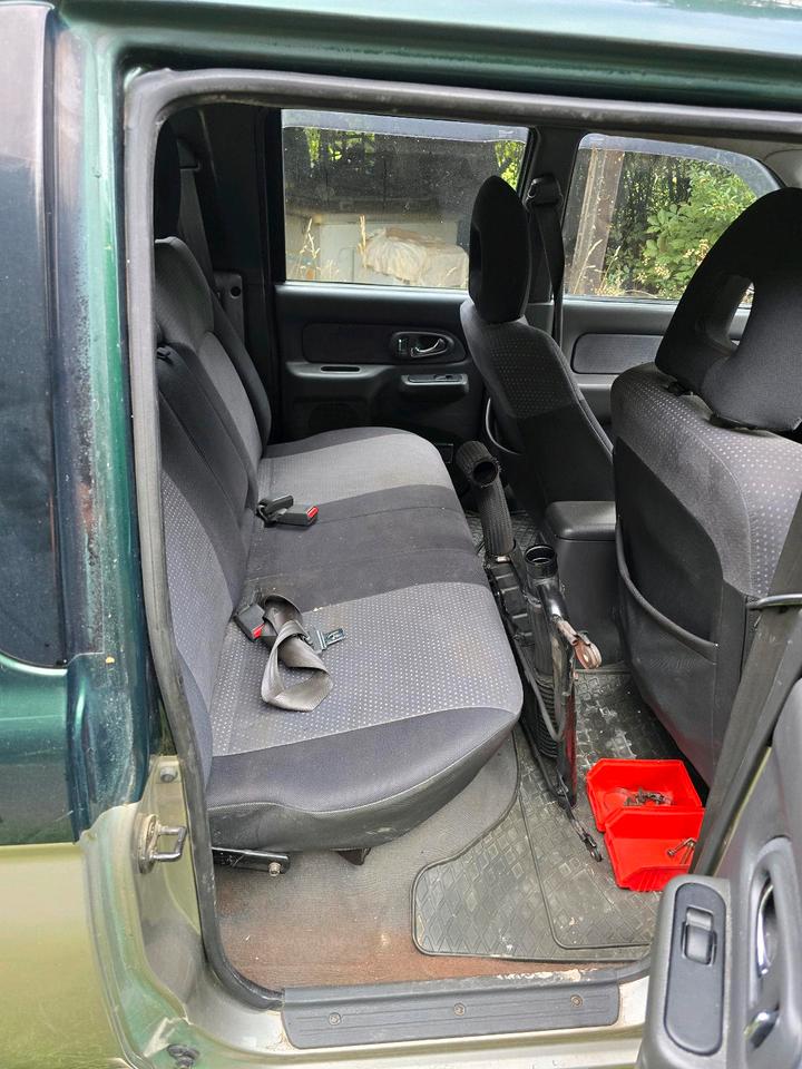 Mitsubishi L200 пробіг: 196097 рік: August 2003 Diesel потужність:133 PS коробка: Automatik ціна: 6000 - Фото 6