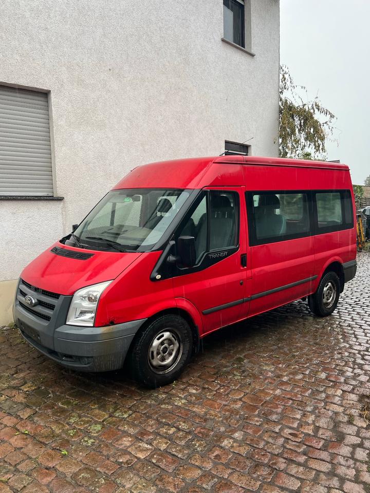 Ford Transit Bus 2.4 cdti 4x4 пробіг: 111000 рік: Februar 2011 Diesel потужність:140 PS коробка: Manuell ціна: 4000 - Фото 0