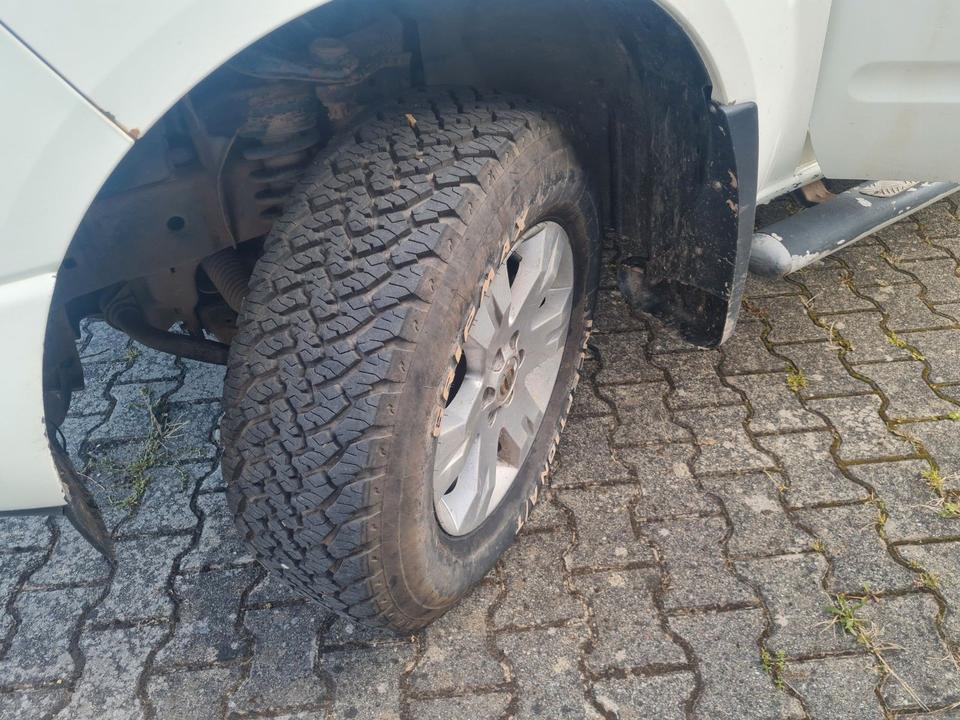 Nissan Navara Pickup KingCab Business 4X4 пробіг: 274000 рік: Januar 2010 Diesel потужність:171 PS коробка: Manuell ціна: 5000 - Фото 9