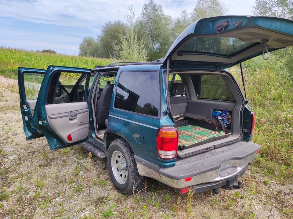 Ford Exolorer  XLT 4x4 Allrad пробіг: 235000 рік: Juli 1998 Benzin потужність:207 PS коробка: Automatik ціна: 3200 - Фото 1