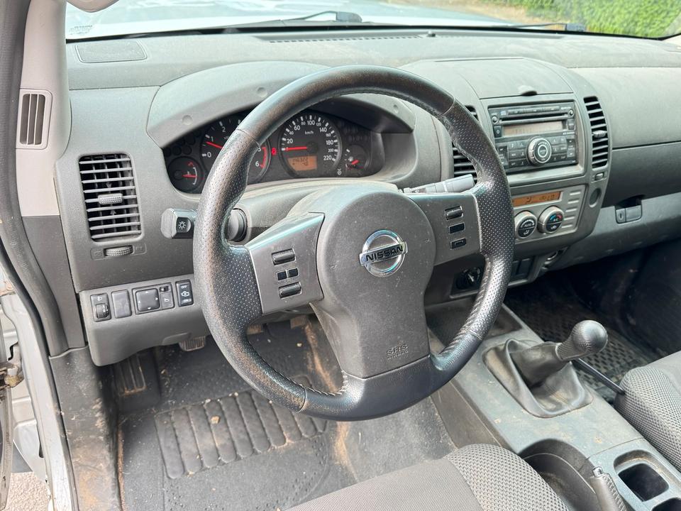 Nissan Navara 2.5DCI 4x4 пробіг: 146000 рік: Februar 2007 Diesel потужність:171 PS коробка: Manuell ціна: 4750 - Фото 13