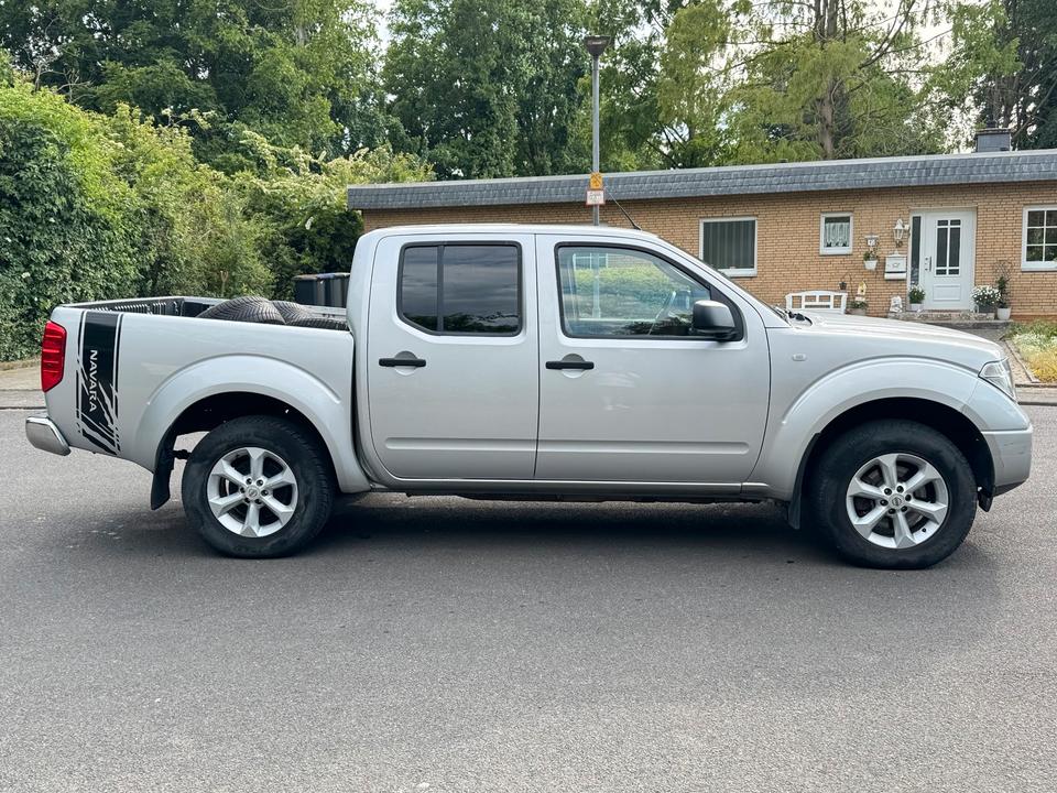 Nissan Navara 2.5DCI 4x4 пробіг: 146000 рік: Februar 2007 Diesel потужність:171 PS коробка: Manuell ціна: 4750 - Фото 6