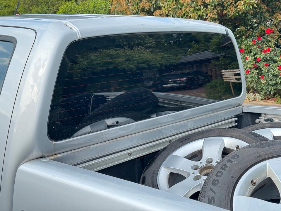 Nissan Navara 2.5DCI 4x4 пробіг: 146000 рік: Februar 2007 Diesel потужність:171 PS коробка: Manuell ціна: 4750 - Фото 9