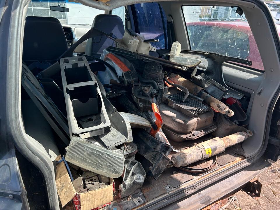 Замовити Купити вживане авто з Європи Ford Explorer U2 4.0 V6 4x4  рік: Januar 1998 пробіг: 198000 Benzin потужність:204 PS ціна: 2250 - Фото 10