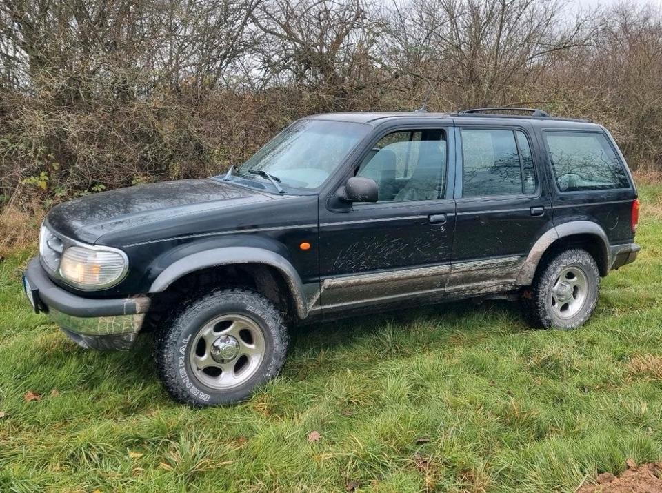 Замовити Купити вживане авто з Європи Ford Explorer U2 4.0 V6 4x4  рік: Januar 1998 пробіг: 198000 Benzin потужність:204 PS ціна: 2250 - Фото 2