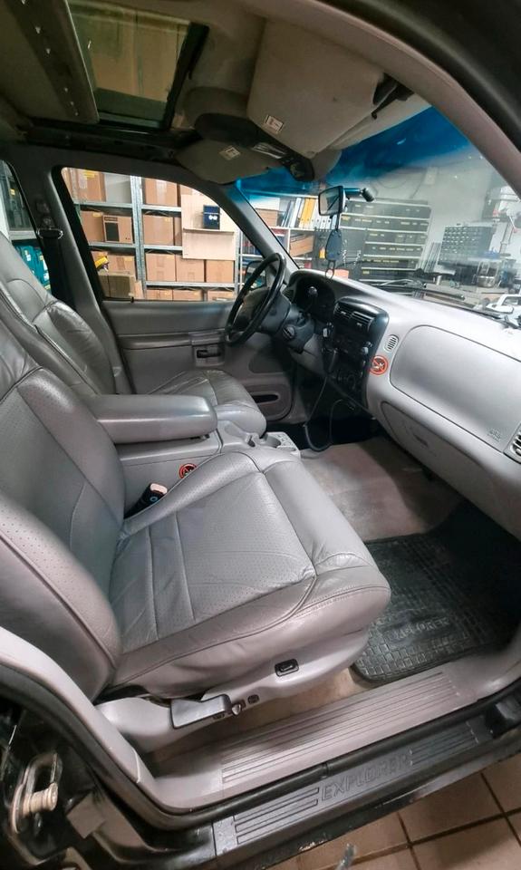 Замовити Купити вживане авто з Європи Ford Explorer U2 4.0 V6 4x4  рік: Januar 1998 пробіг: 198000 Benzin потужність:204 PS ціна: 2250 - Фото 6