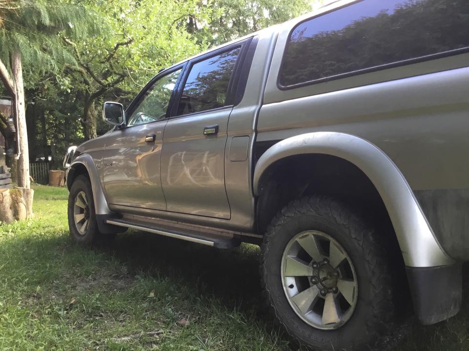 Mitsubishi l200 пробіг: 175430 рік: April 2004 Diesel потужність:116 PS коробка: Manuell ціна: 5500 - Фото 4