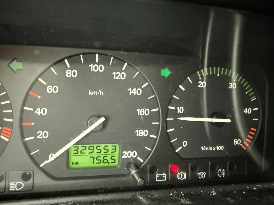 VW T4 Multivan 2.5 TDI (102 PS), BJ 1998  пробіг: 330000 Diesel потужність:102 PS коробка: Manuell ціна: 2800 - Фото 3