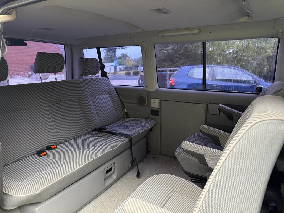 VW T4 Multivan 2.5 TDI (102 PS), BJ 1998  пробіг: 330000 Diesel потужність:102 PS коробка: Manuell ціна: 2800 - Фото 4