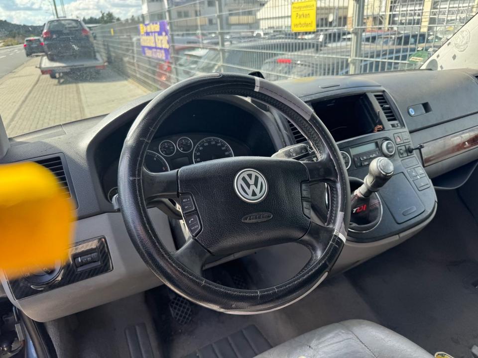 Volkswagen T5 Transporter Bus Multivan Highline рік: Mai 2004 пробіг: 318000 Diesel потужність:174 PS коробка: Manuell ціна: 1999 - Фото 3
