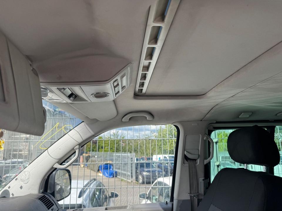 Volkswagen T5 Transporter Bus Multivan Highline рік: Mai 2004 пробіг: 318000 Diesel потужність:174 PS коробка: Manuell ціна: 1999 - Фото 4