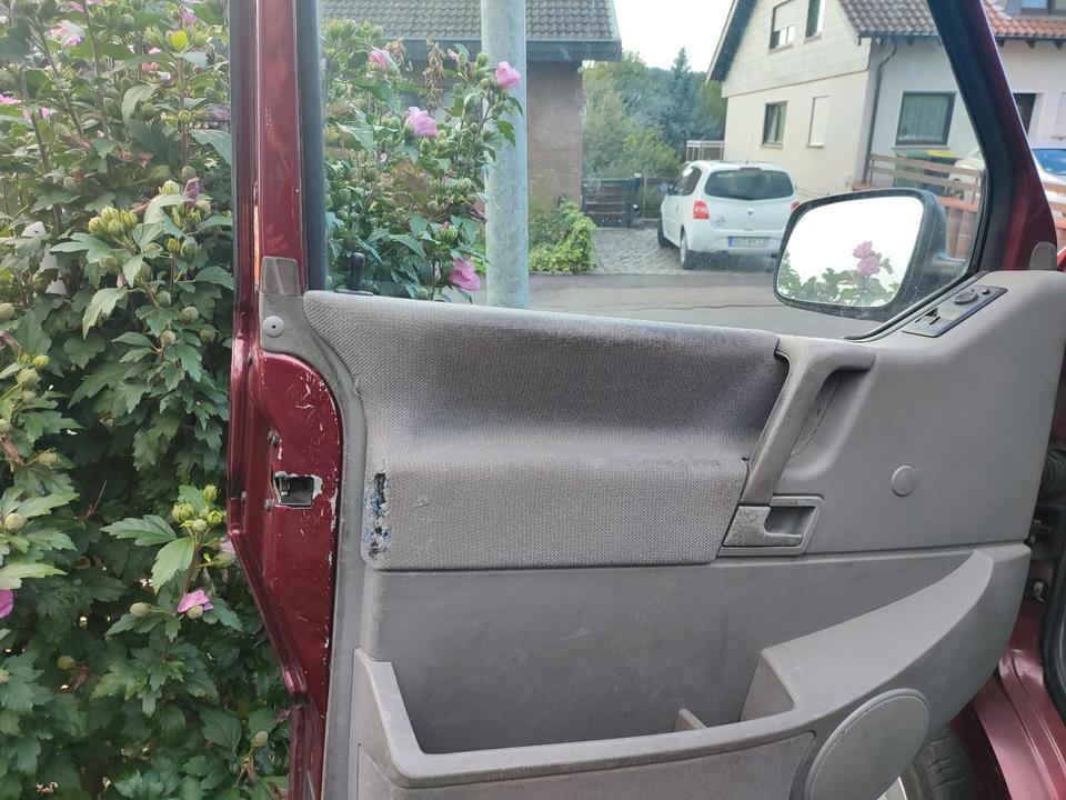 VW T4 Multivan Classic пробіг: 500000 рік: April 1998 Diesel потужність:102 PS коробка: Manuell ціна: 2000 - Фото 11