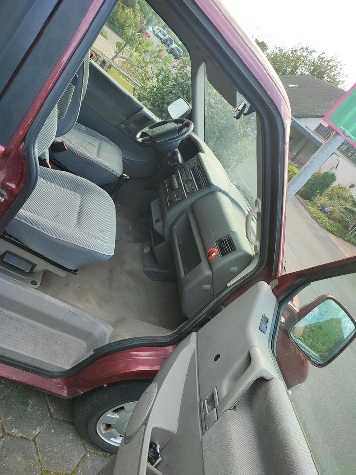 VW T4 Multivan Classic пробіг: 500000 рік: April 1998 Diesel потужність:102 PS коробка: Manuell ціна: 2000 - Фото 7