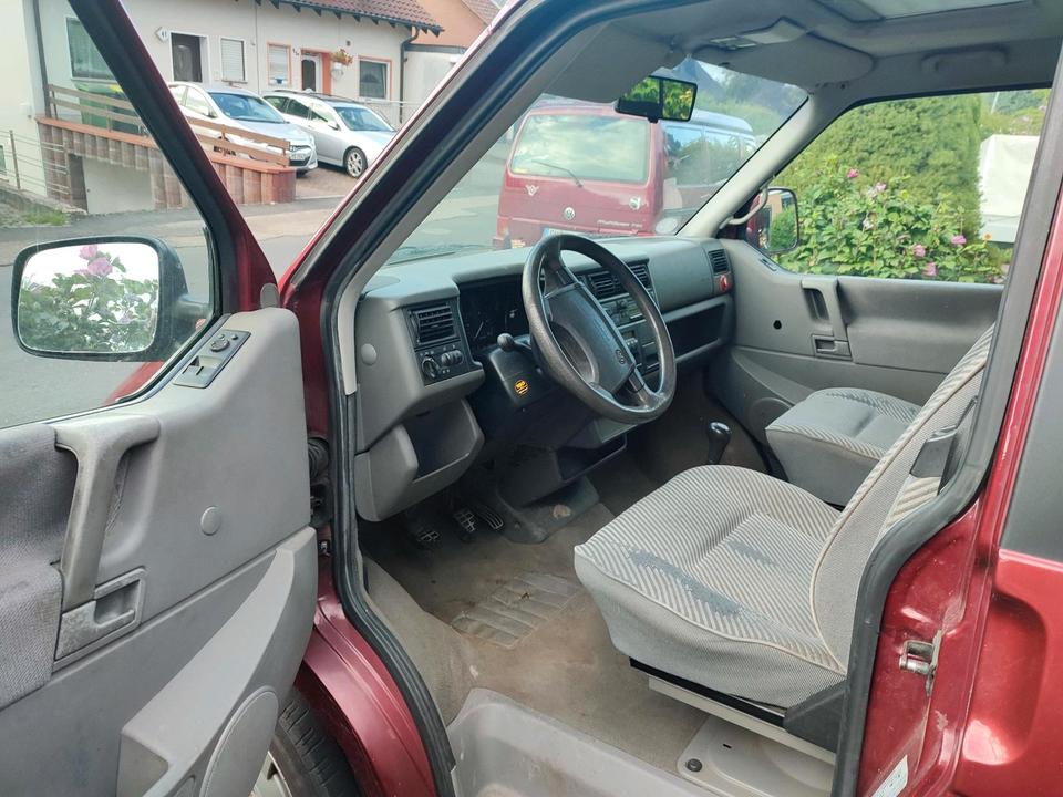 VW T4 Multivan Classic пробіг: 500000 рік: April 1998 Diesel потужність:102 PS коробка: Manuell ціна: 2000 - Фото 9
