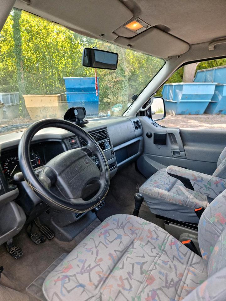 VW T4 Multivan пробіг: 450000 рік: September 1997 Diesel потужність:102 PS коробка: Manuell ціна: 3500 - Фото 2