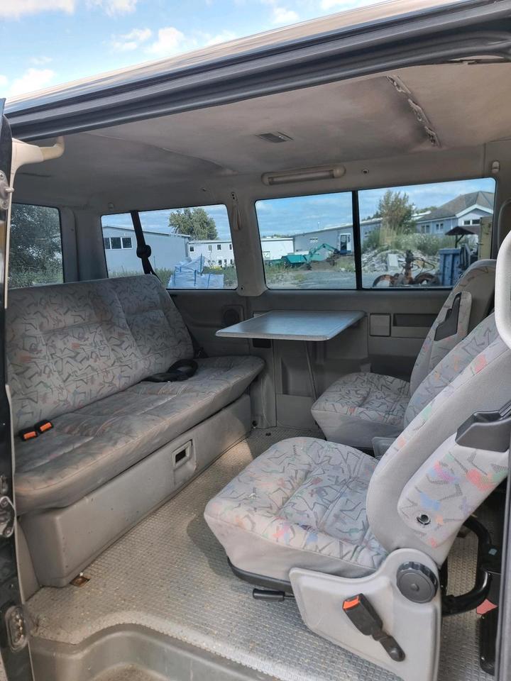 VW T4 Multivan пробіг: 450000 рік: September 1997 Diesel потужність:102 PS коробка: Manuell ціна: 3500 - Фото 3