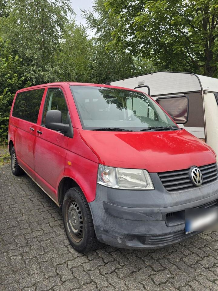 Volkswagen T5 Multivan VW Bus Bulli пробіг: 313800 рік: Oktober 2005 Diesel коробка: Manuell коробка: Manuell ціна: 2750 - Фото 1