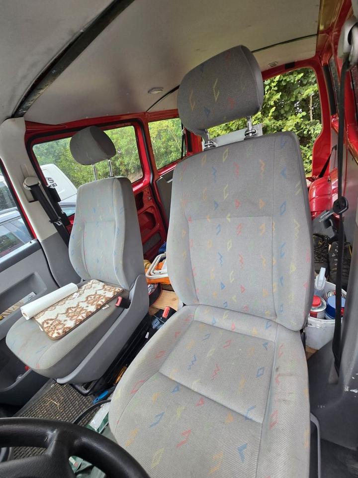 Volkswagen T5 Multivan VW Bus Bulli пробіг: 313800 рік: Oktober 2005 Diesel коробка: Manuell коробка: Manuell ціна: 2750 - Фото 5