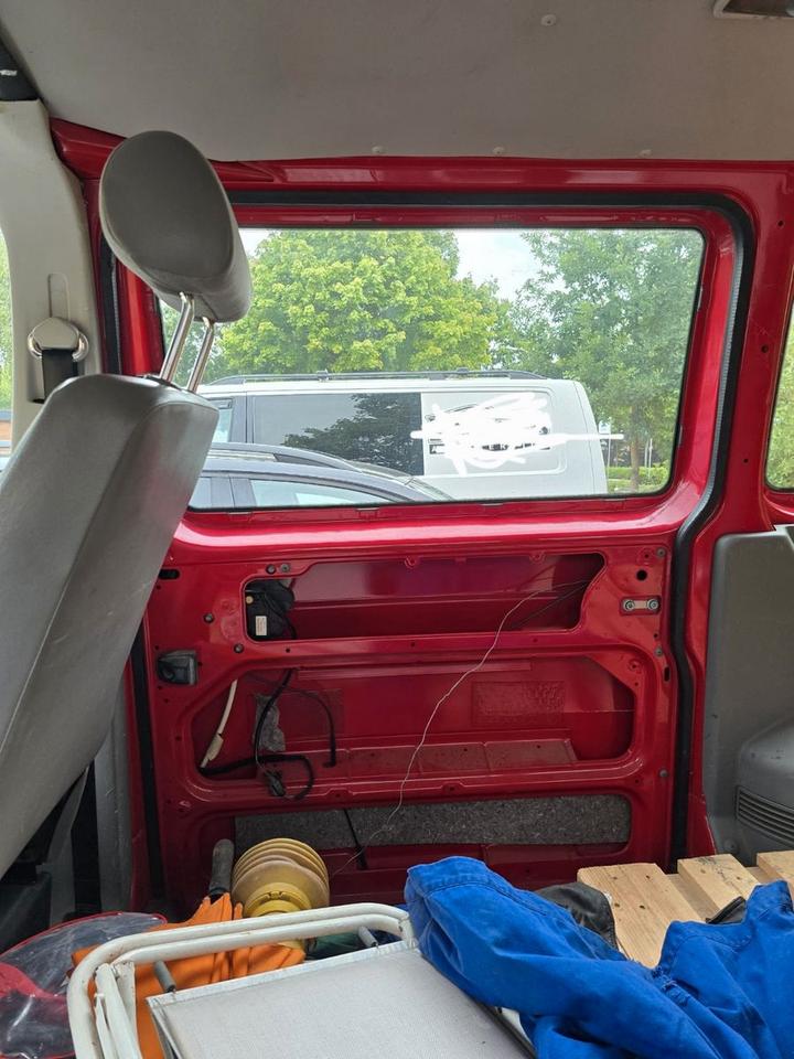 Volkswagen T5 Multivan VW Bus Bulli пробіг: 313800 рік: Oktober 2005 Diesel коробка: Manuell коробка: Manuell ціна: 2750 - Фото 7